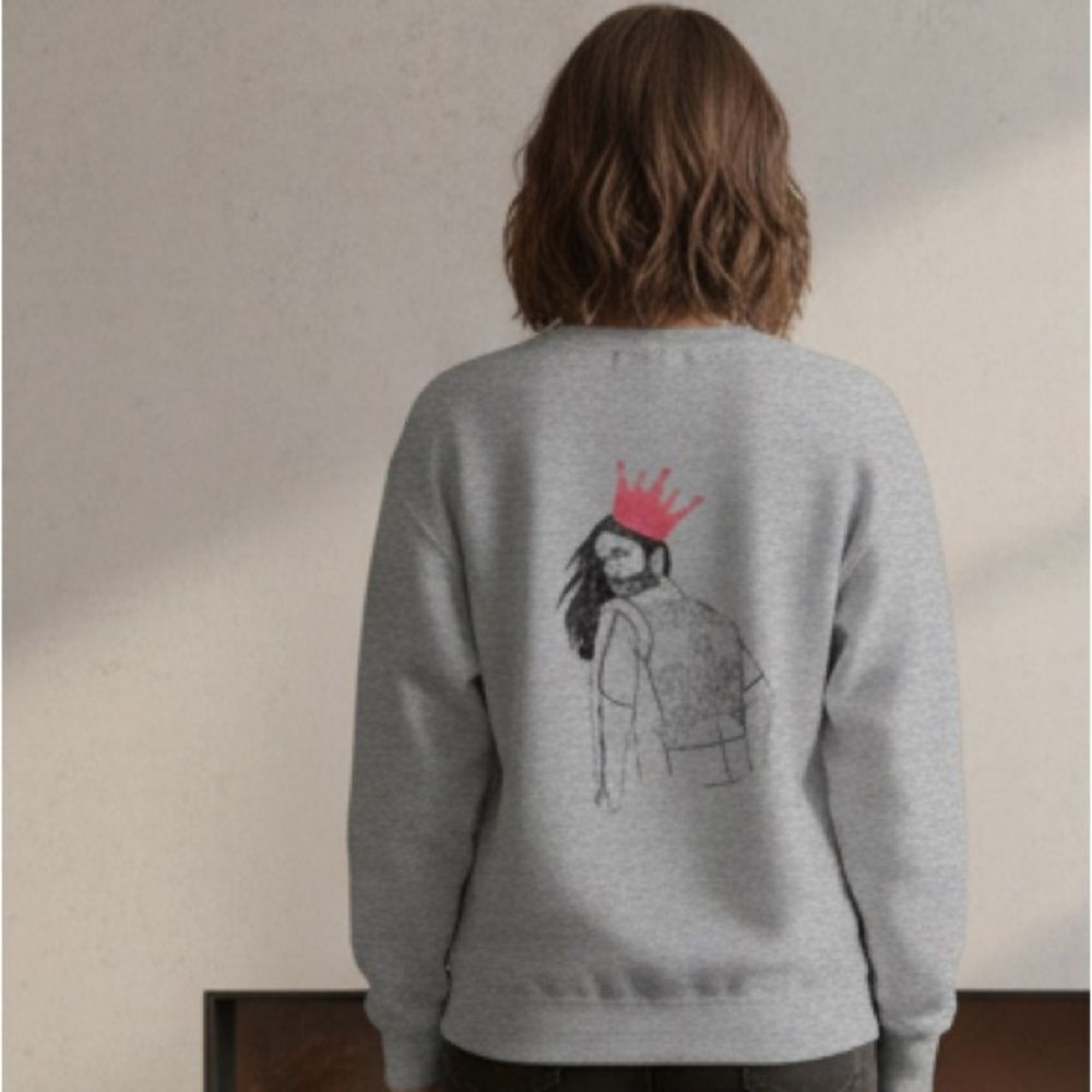 NWT Queer Eye Unisex Gray Graphic Sweatshirt Embroidered“Queen of Everything” -